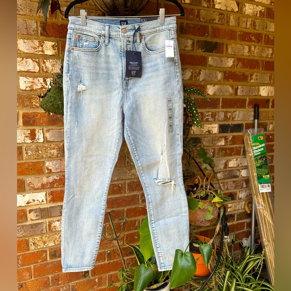 GAP jeans Sky High True Skinny distressed jeans. Size 8 NWT